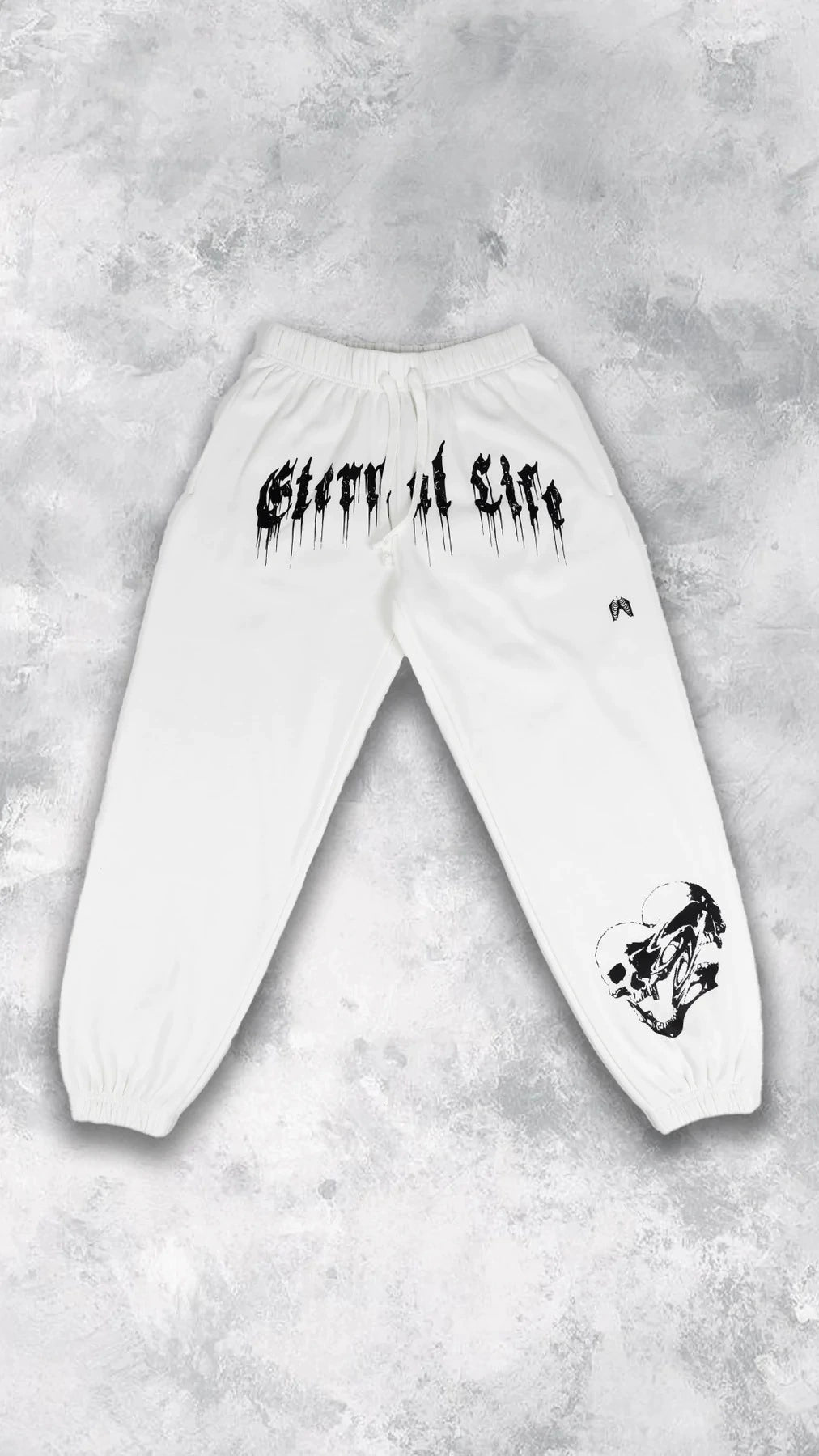 Pantalones deportivos holgados con estampado de calaveras oscuras y tobillos atados para entrenamiento muscular.
